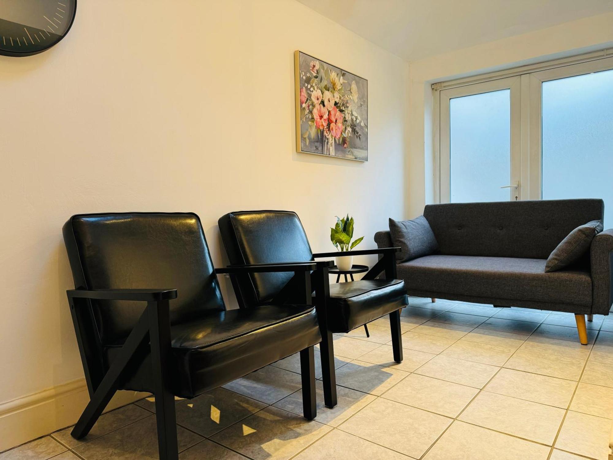 Falcon - 2 Bedroom Ground Floor Flat In Appartement