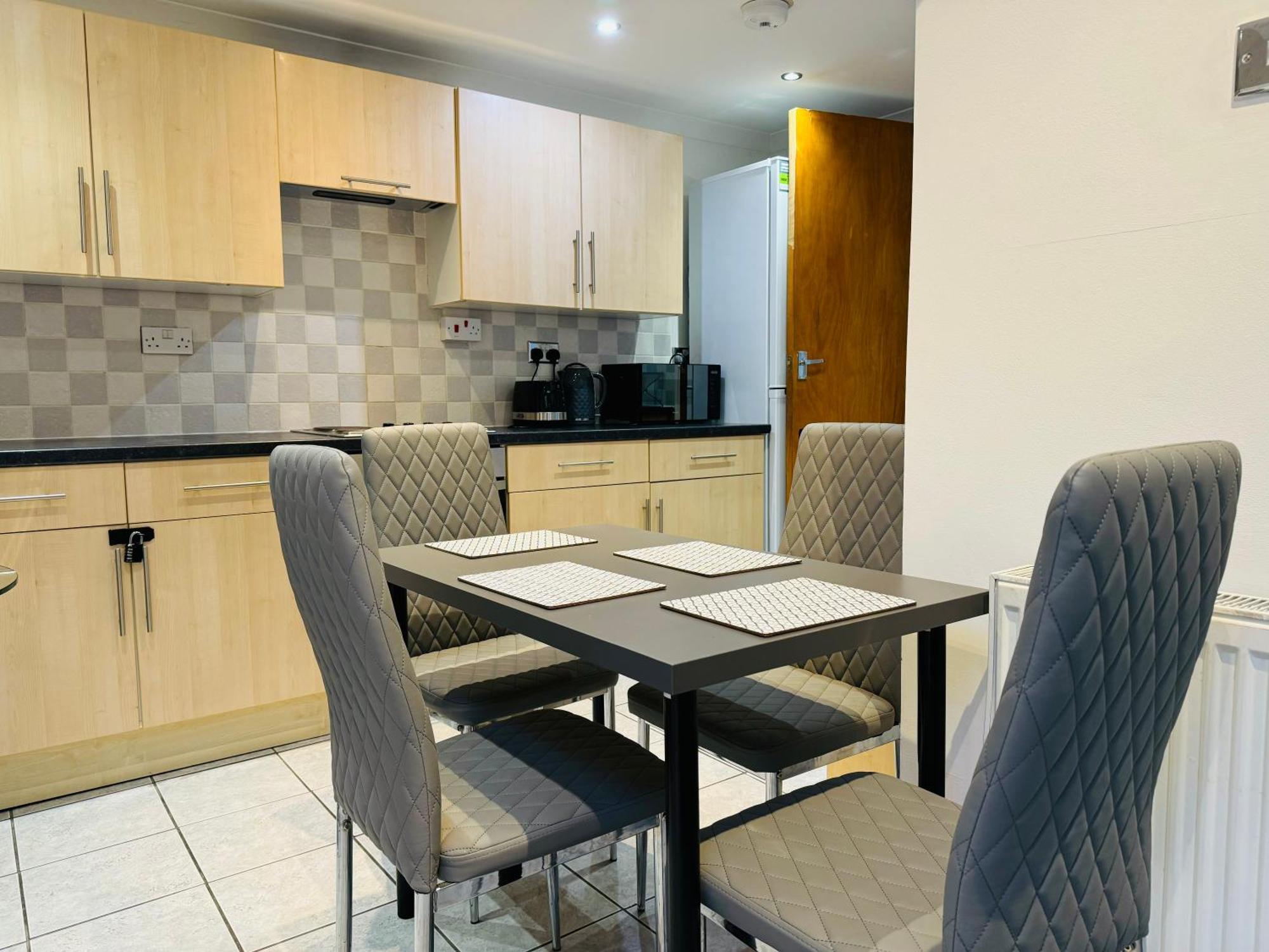 Appartement Falcon - 2 Bedroom Ground Floor Flat In *