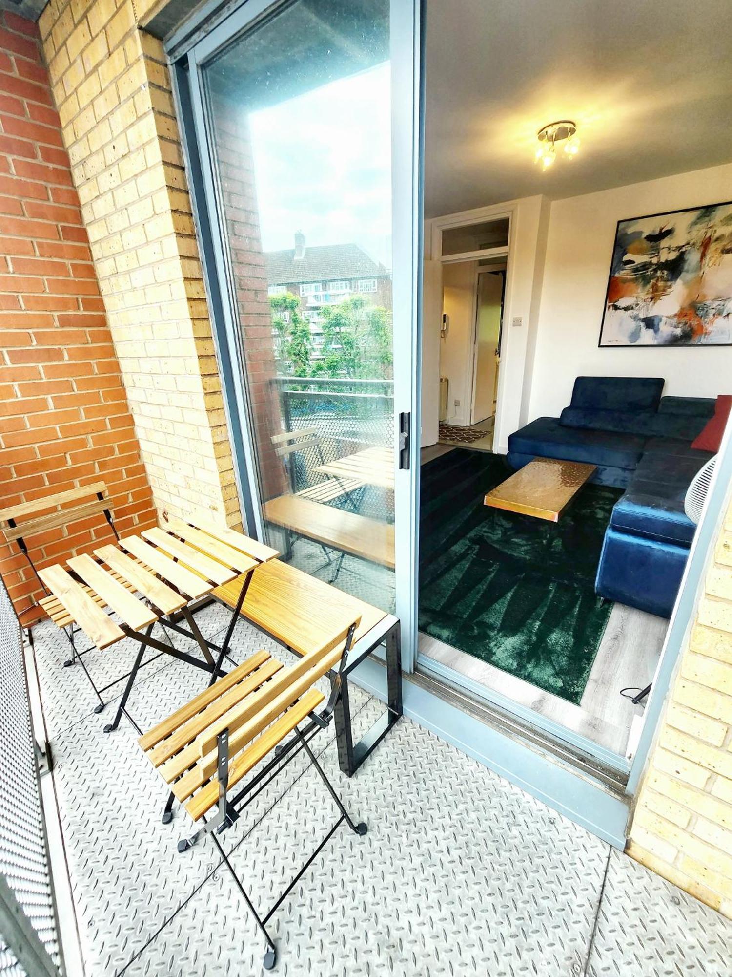 Brand New Flat - Canary Wharf Apartment London