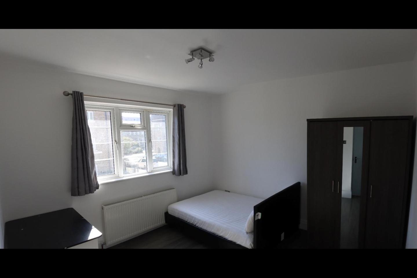 Limehouse Townhomes Modern 4-bedroom, 3-bathroom Townhome With A Private Garden * London