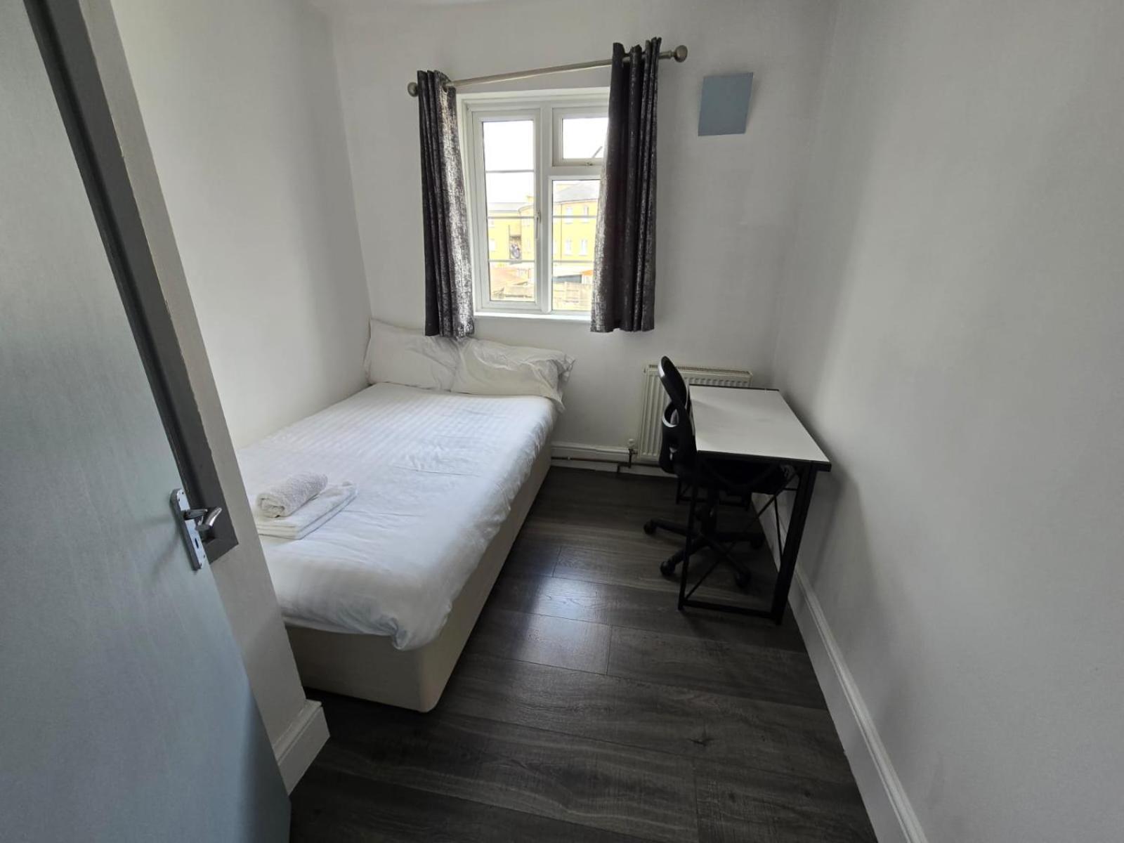 Limehouse Townhomes Modern 4-bedroom, 3-bathroom Townhome With A Private Garden Holiday home