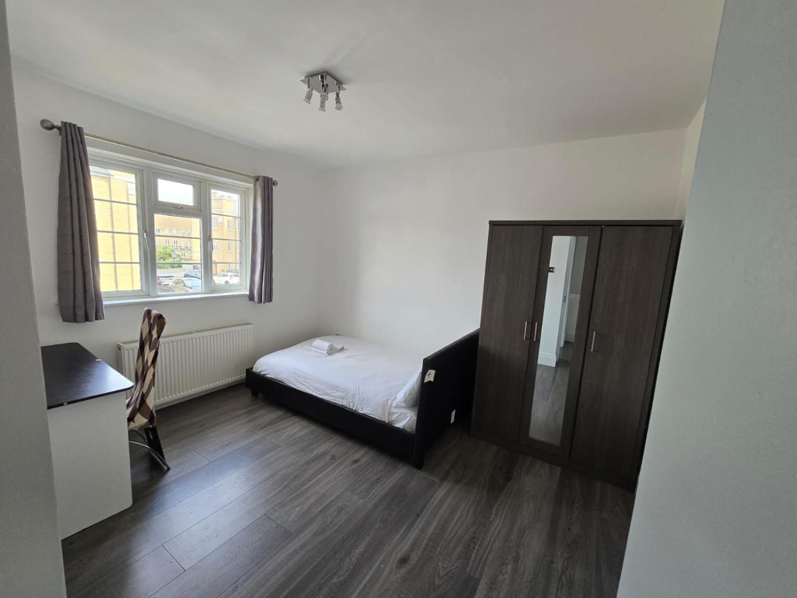 Limehouse Townhomes Modern 4-bedroom, 3-bathroom Townhome With A Private Garden London