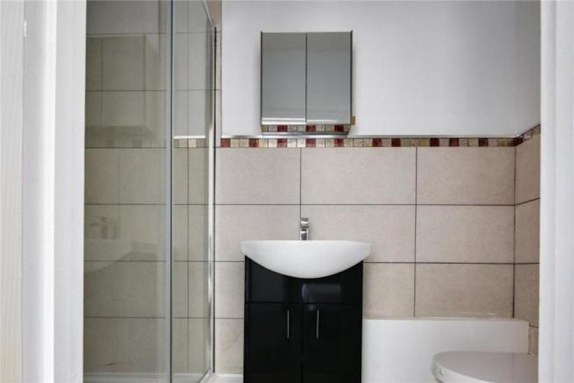 Holiday home Limehouse Townhomes Modern 4-bedroom, 3-bathroom Townhome With A Private Garden