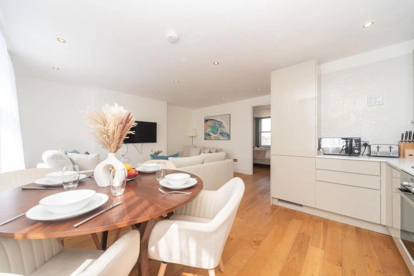 Stunning Spacious En-suite Flat - 6 Min To Trains -pass The Keys Appartement