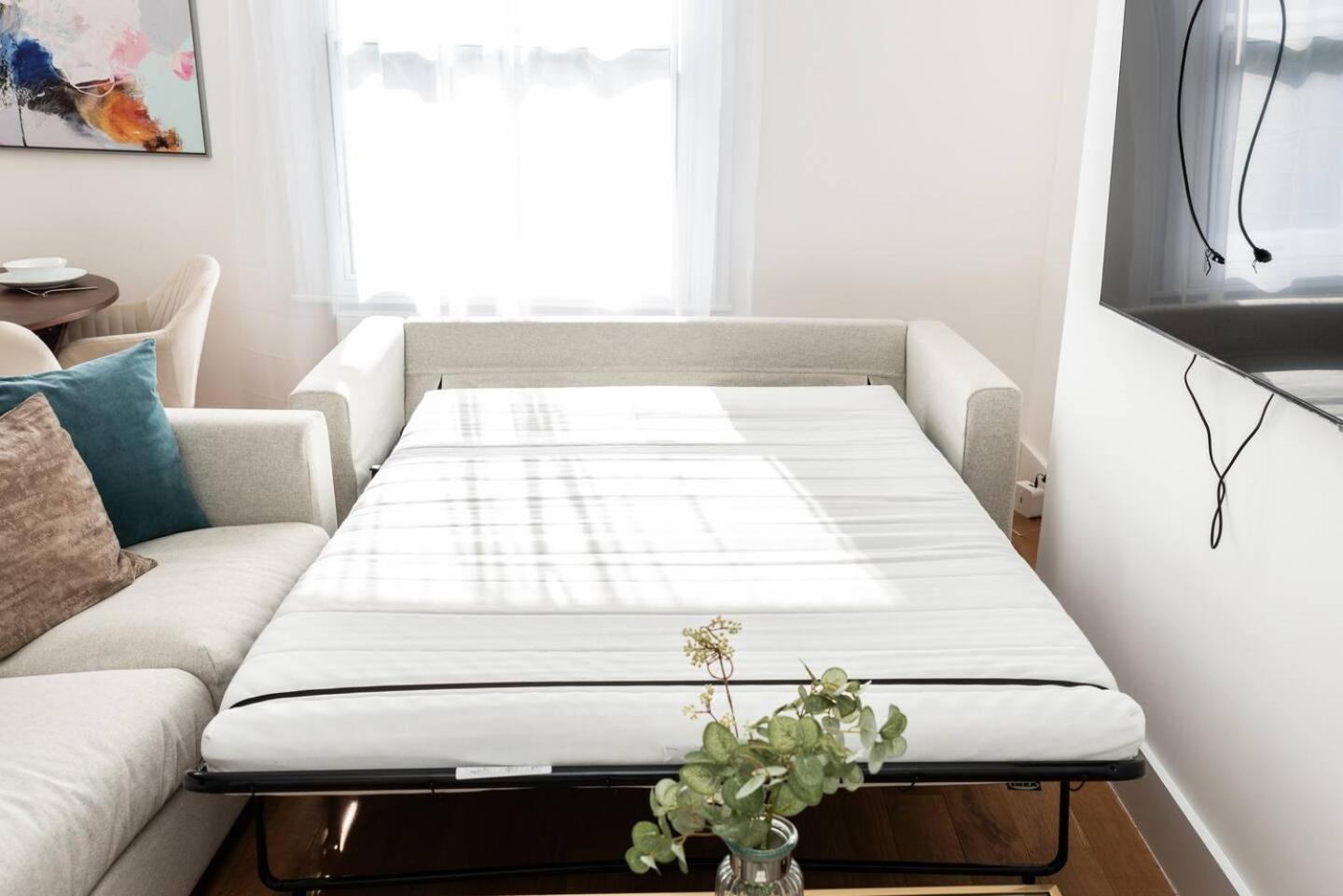 Appartement Stunning Spacious En-suite Flat - 6 Min To Trains -pass The Keys Londen
