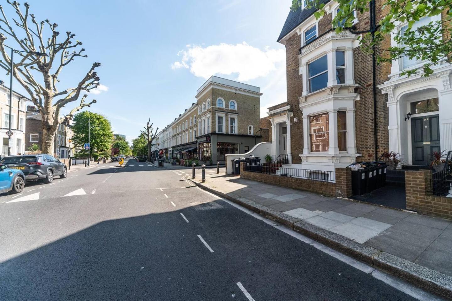 Appartement Stunning Spacious En-suite Flat - 6 Min To Trains -pass The Keys Londen