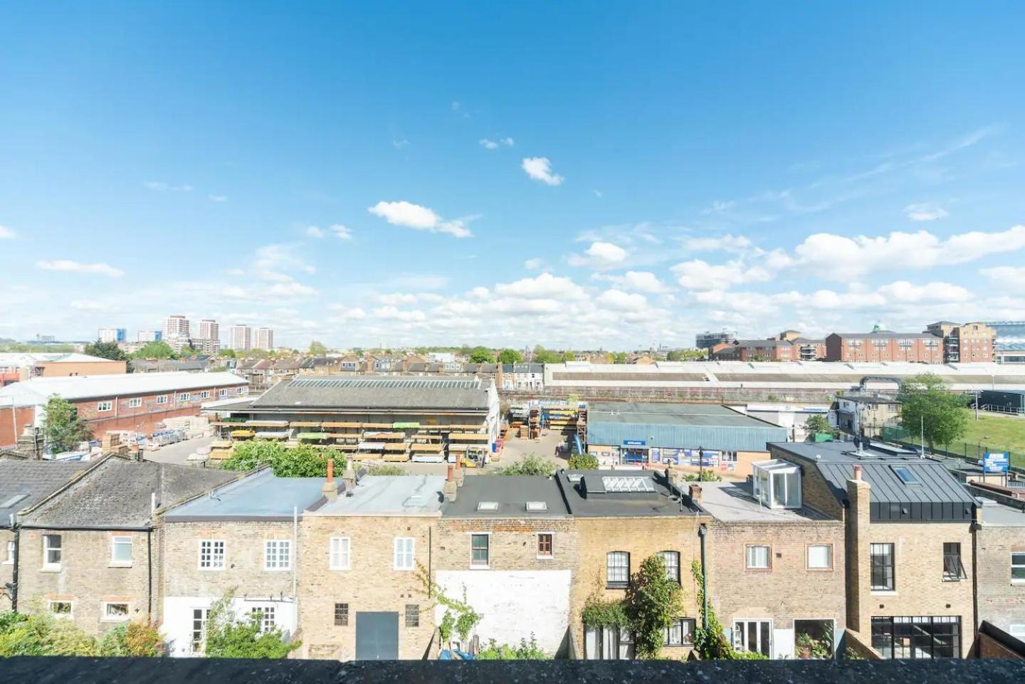 Appartement Stunning Spacious En-suite Flat - 6 Min To Trains -pass The Keys Londen