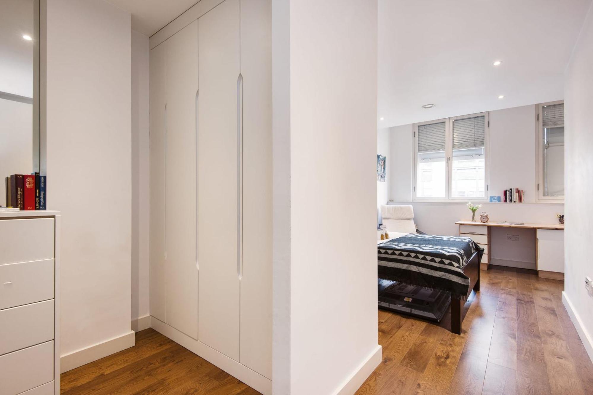 Vibrant 2br Retreat In Baker Street Apartment *