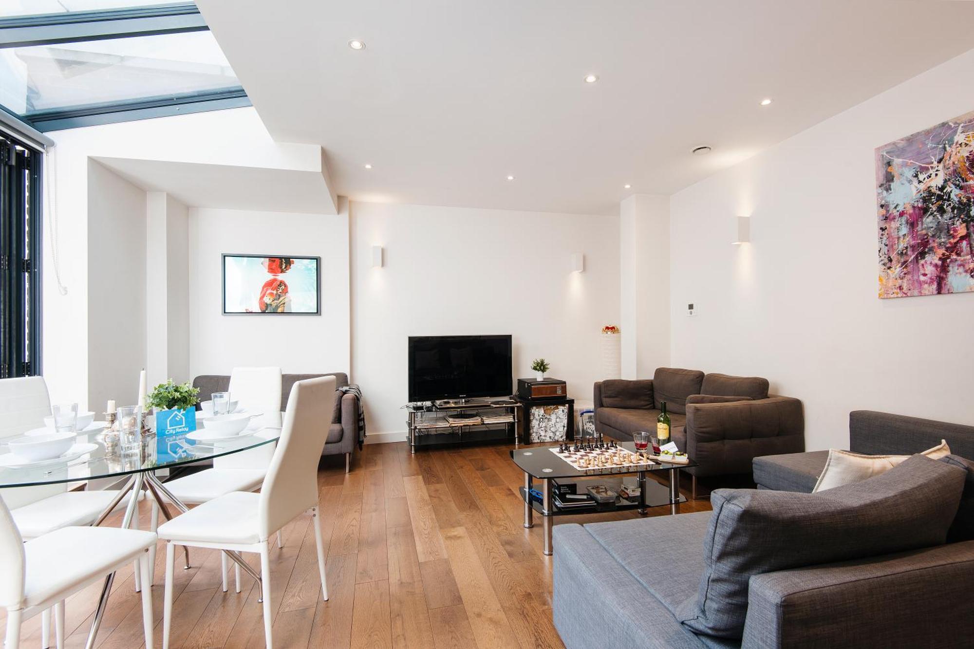 Vibrant 2br Retreat In Baker Street Apartment