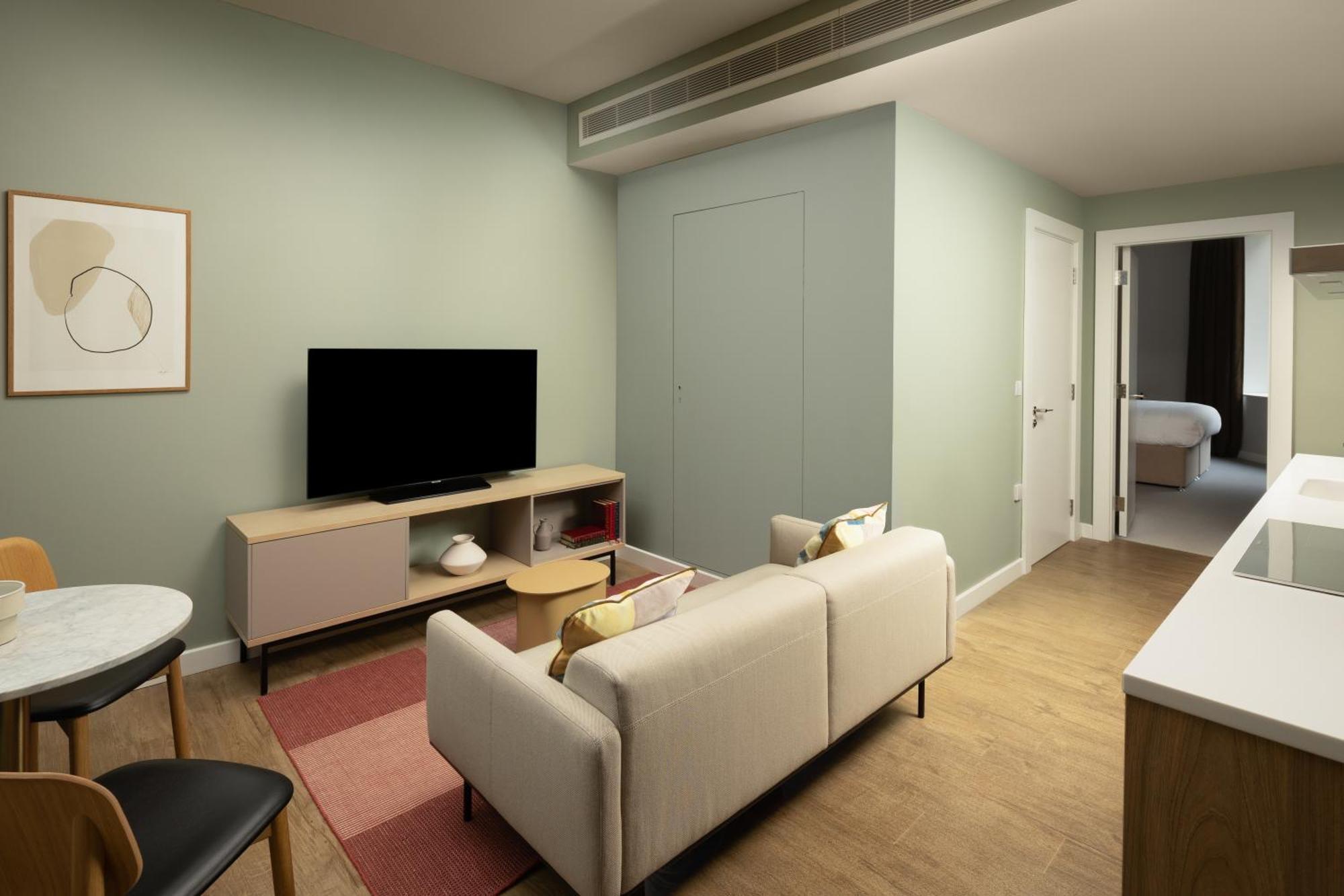 The Lincoln Aparthotel London