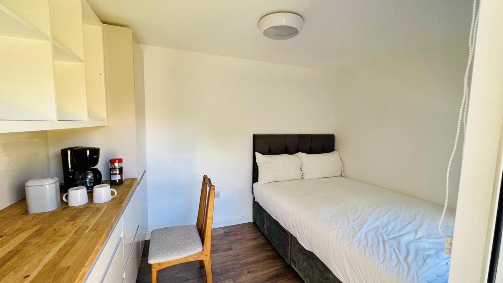 Holiday home Wood Budget - Next To Mall & Metro Station - 10 Min To Center