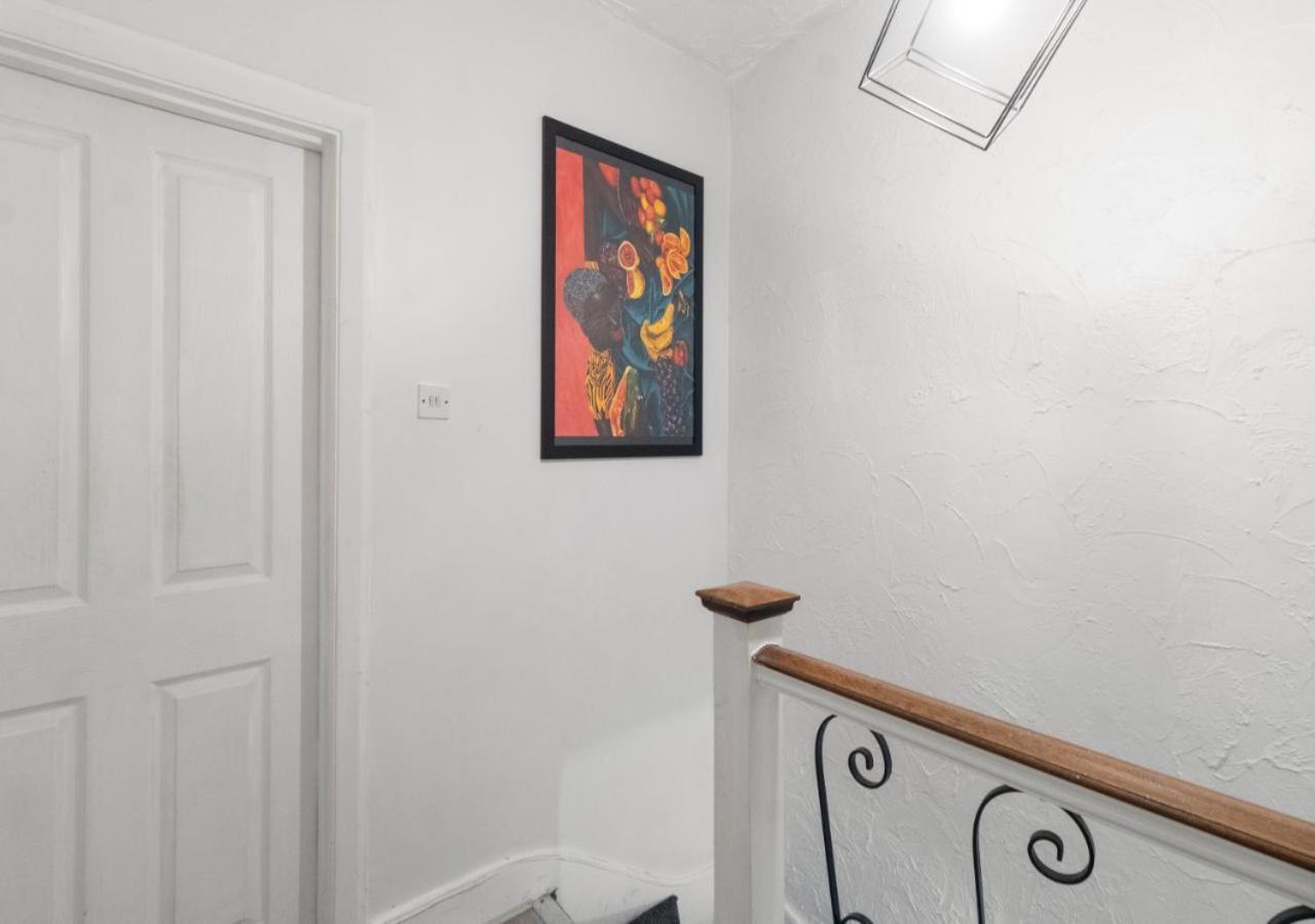 Downshill Way Lovely 4 Bedroom In *