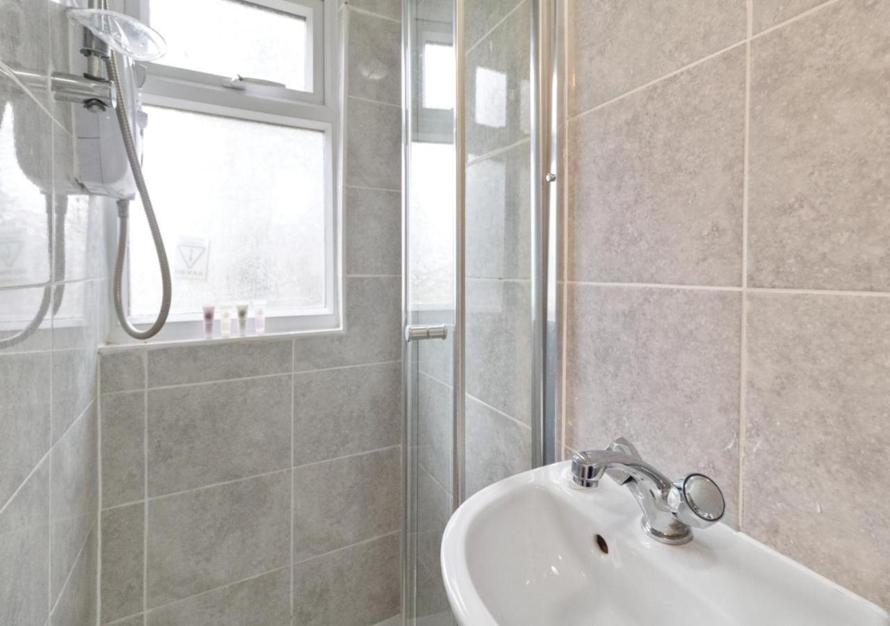 Downshill Way Lovely 4 Bedroom In Apartment