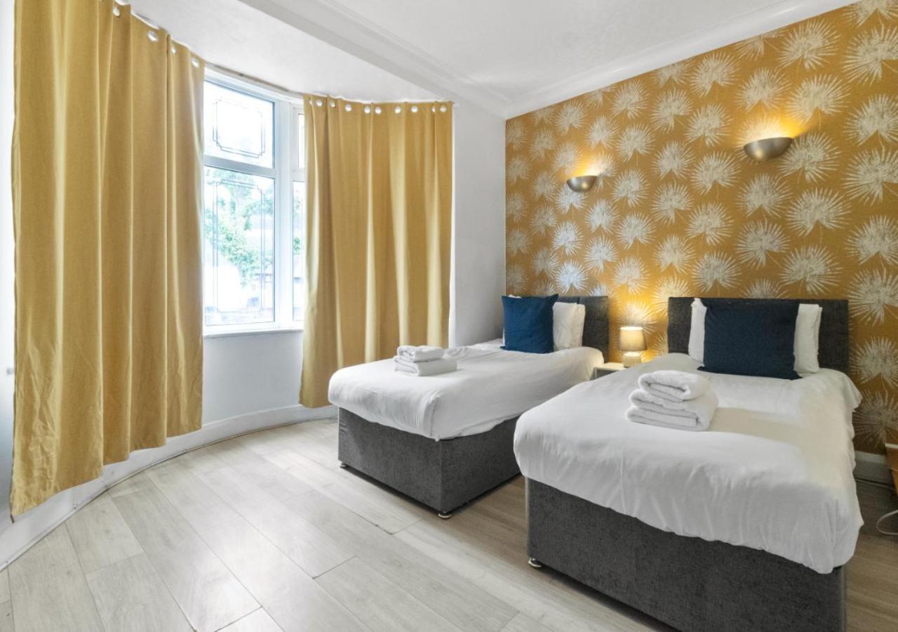 Apartment Downshill Way Lovely 4 Bedroom In London