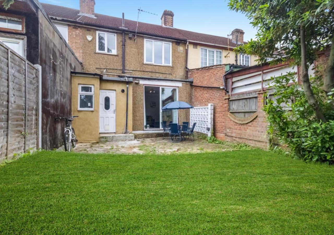 Downshill Way Lovely 4 Bedroom In * London