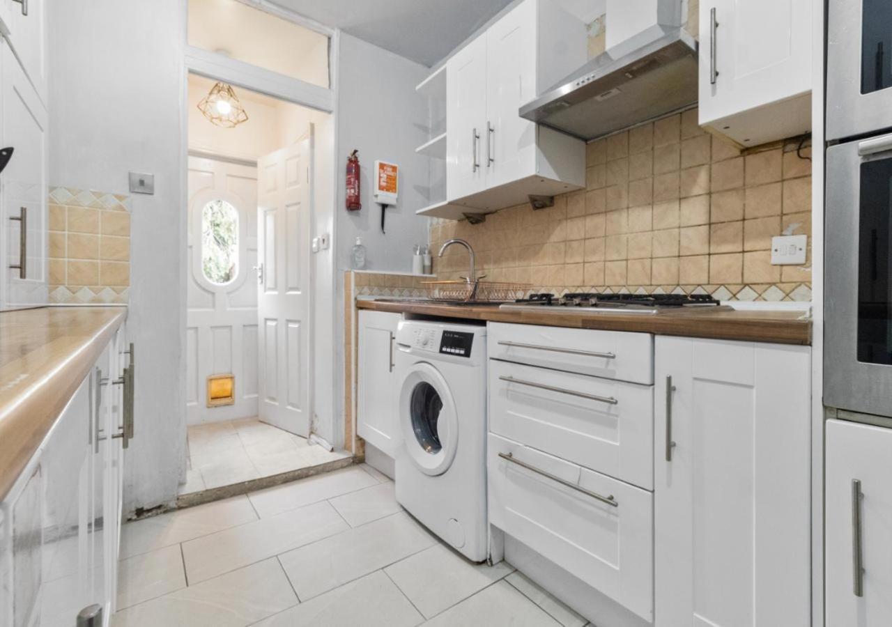 Downshill Way Lovely 4 Bedroom In