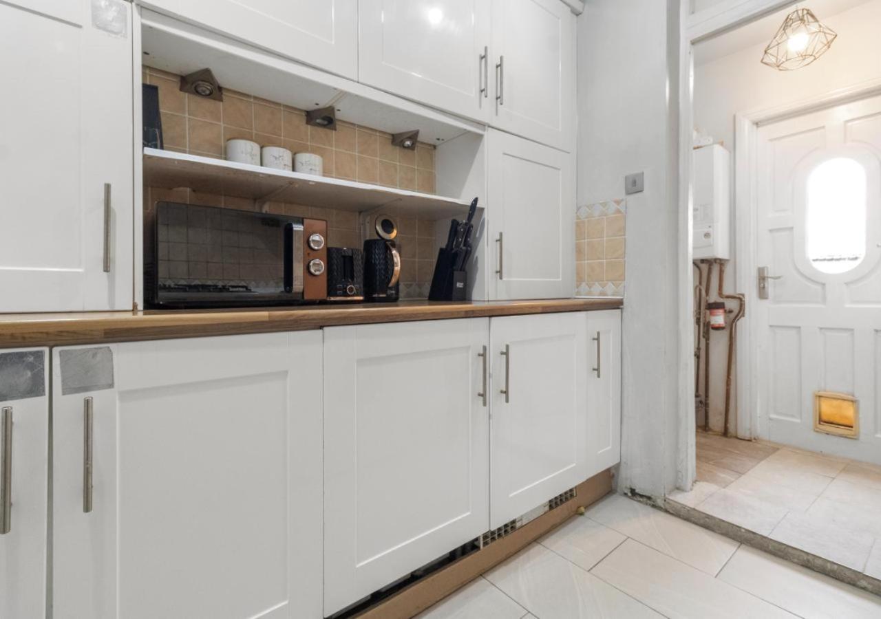 Downshill Way Lovely 4 Bedroom In Apartment