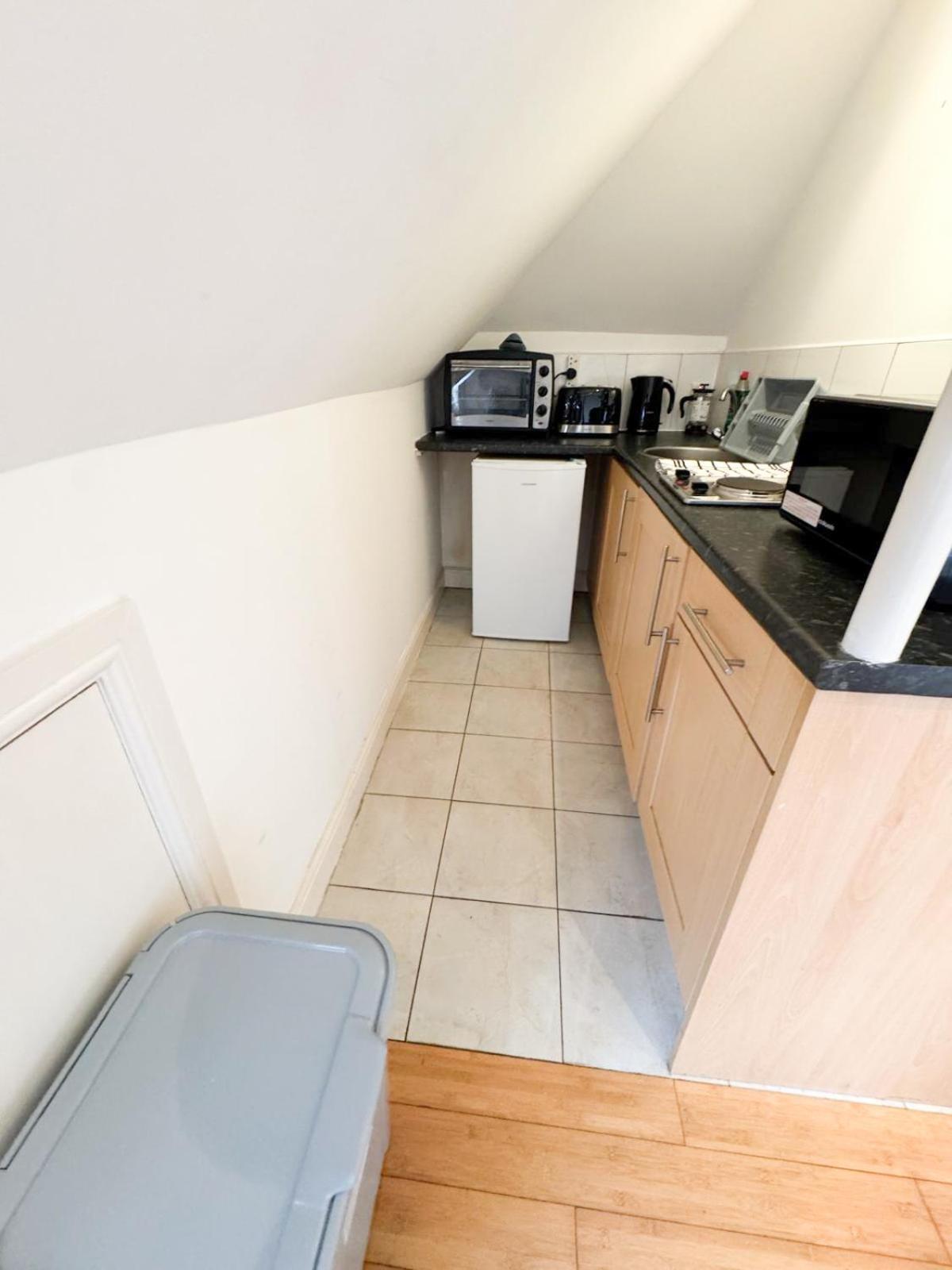 Apartment Acton Studio London