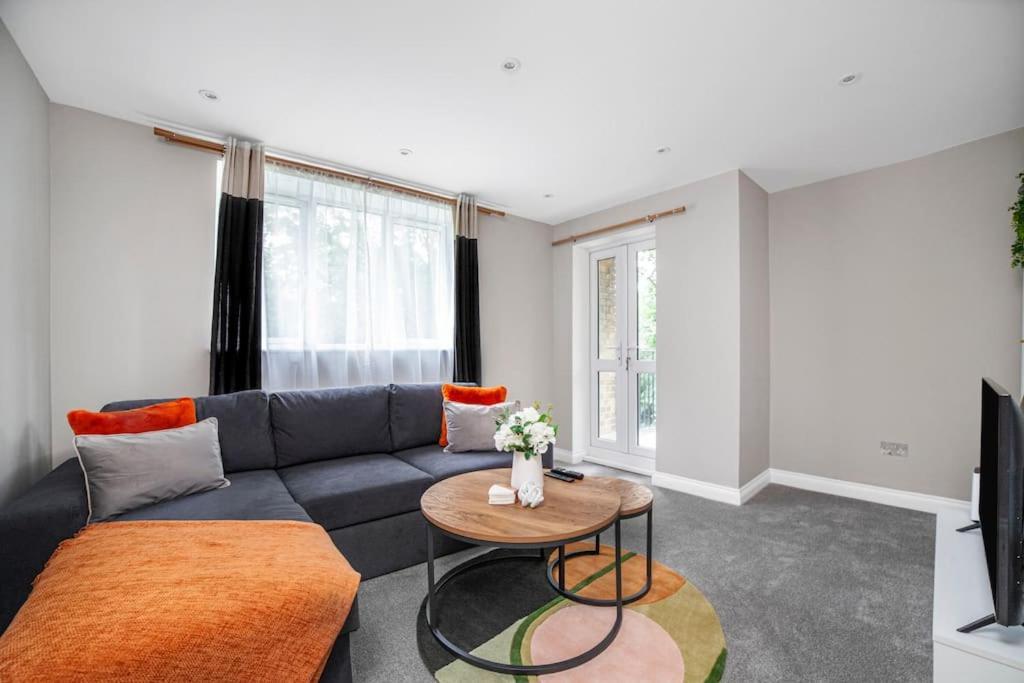 Elegant Retreat 1-bed Near Appartement *