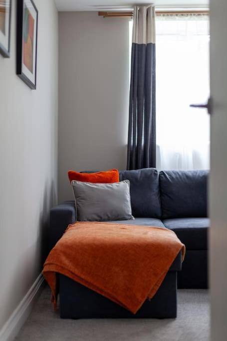 Elegant Retreat 1-bed Near Appartement *