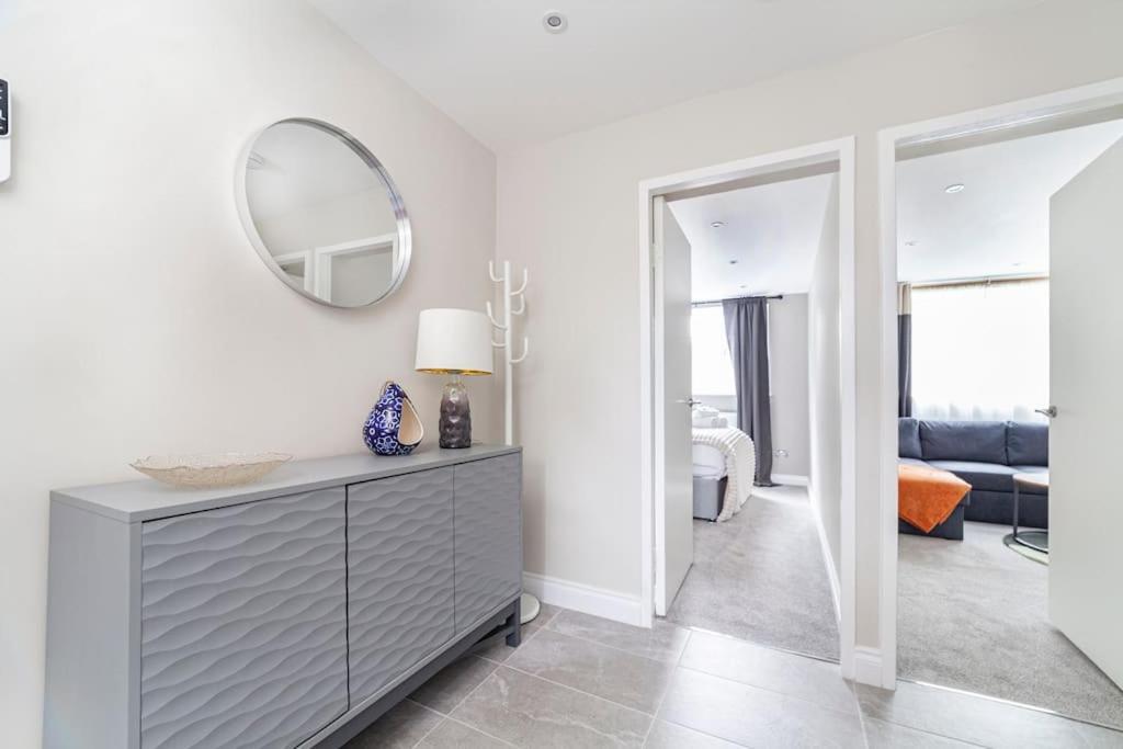 Elegant Retreat 1-bed Near Apartment London