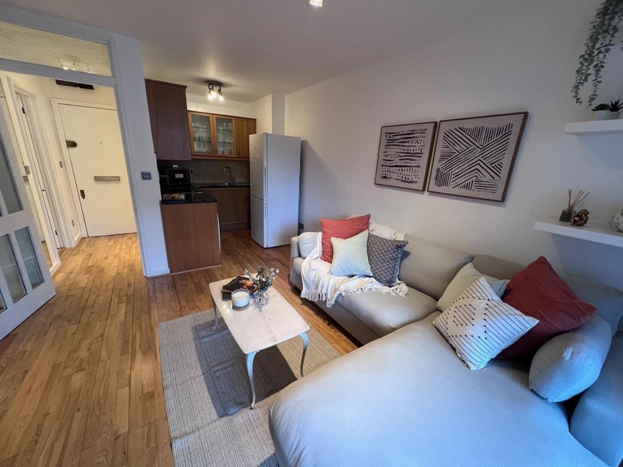 Refurbished Kensington With Balcony Near Tube *