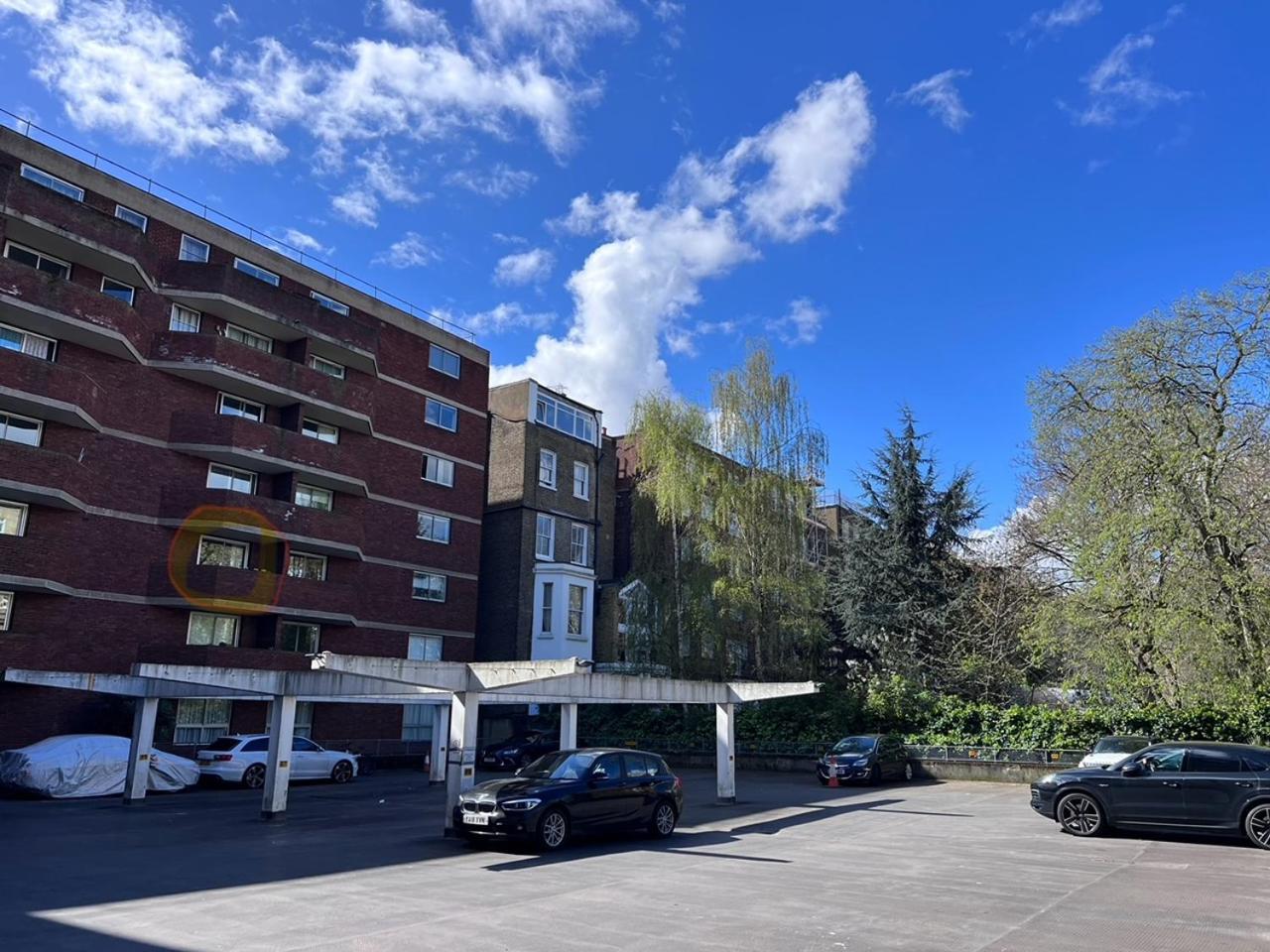 Refurbished Kensington With Balcony Near Tube Londen