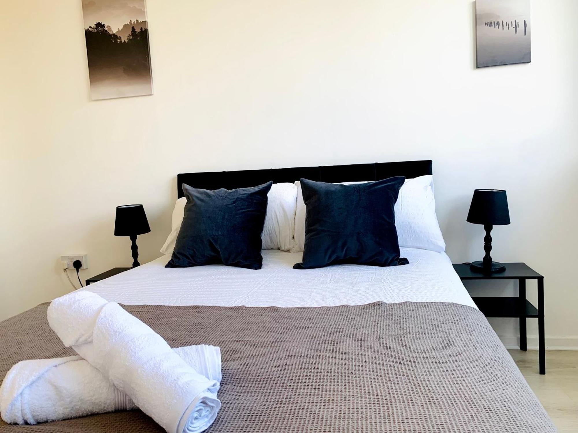 Business 2 Beds - Poplar - 2 Minutes From Station Apartment