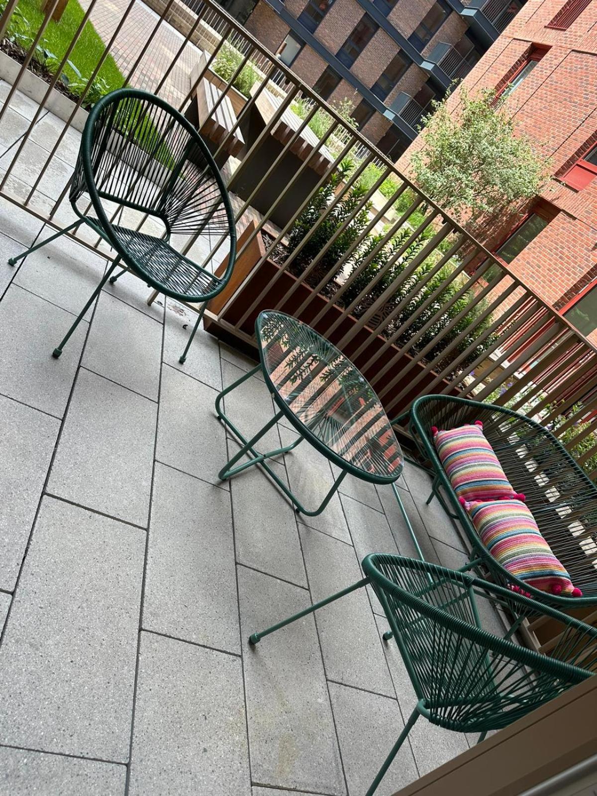 Luxurious And Cozy 1 Bedroom Flat With Netflix - Near Canary Wharf And O2 London
