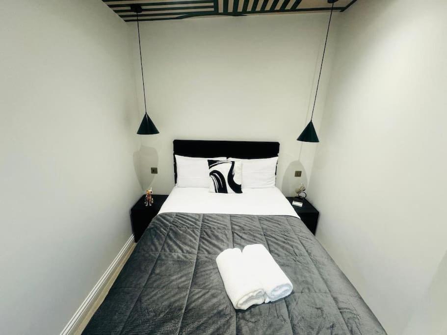 99 Ii, Key Spot, Flat E * London