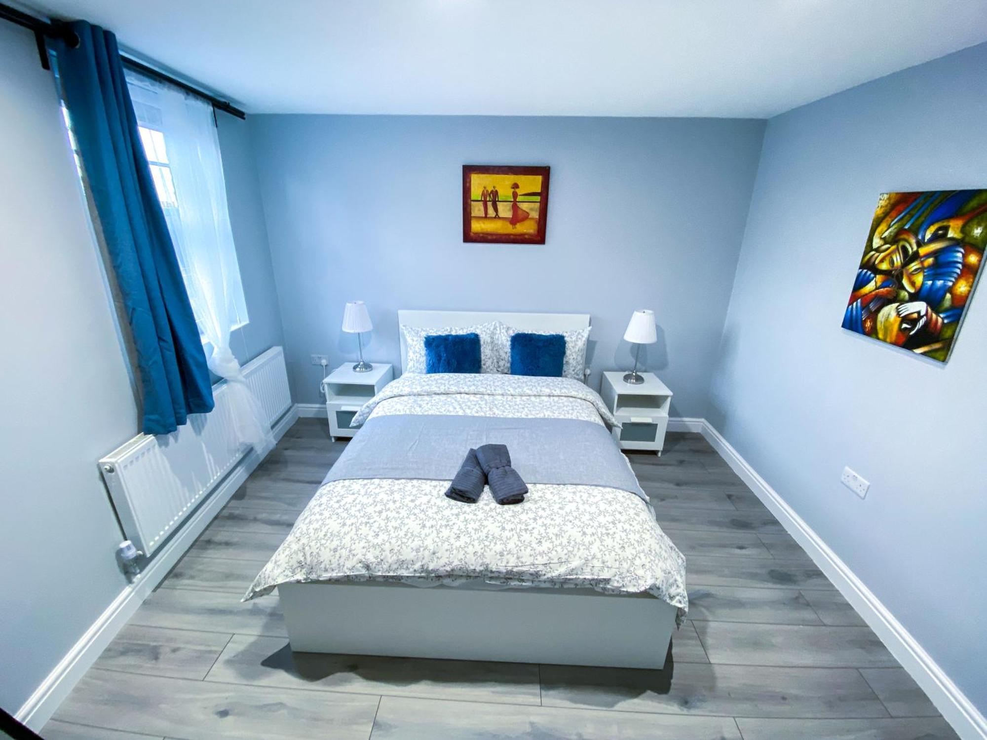 Spacious 2-bedroom Flat In - F3 Apartment