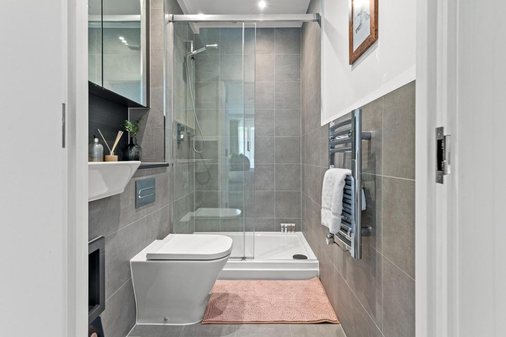 Guestready - A Modern Gem In Acton Apartment