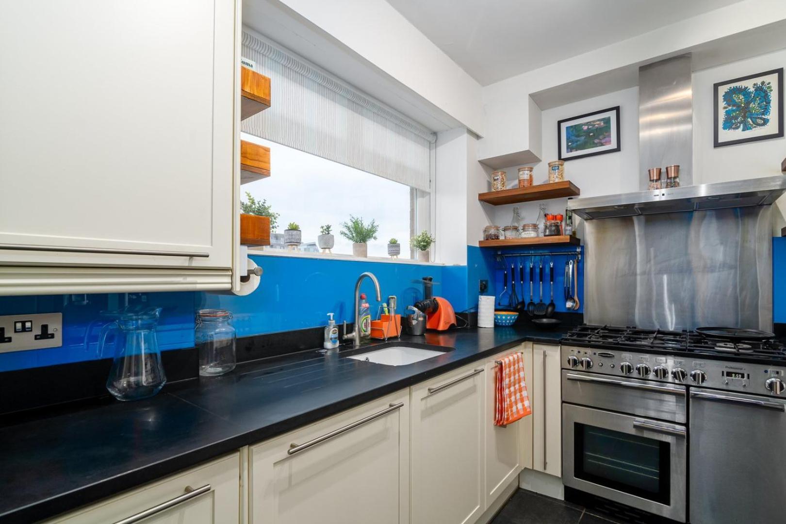 Guestready - Vibrant Near Eye Apartment