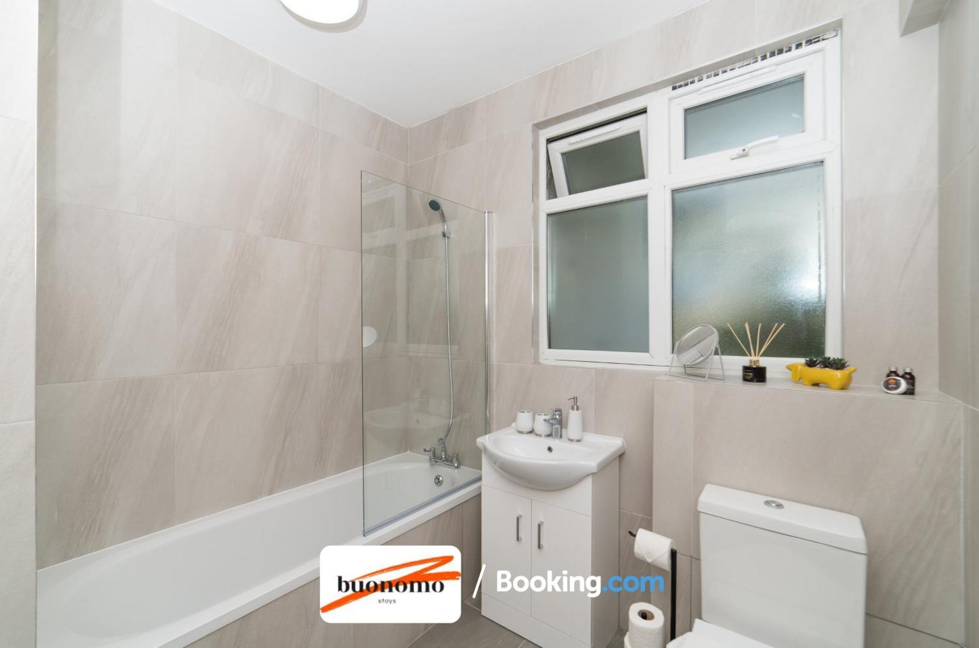 Two Bedroom By Buonomo Short Lets & Serviced With Balcony Apartment London