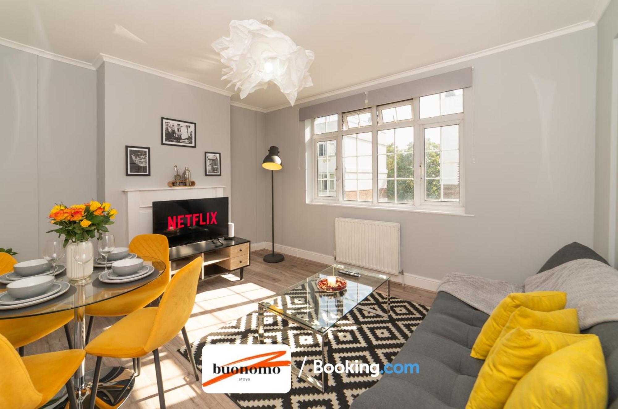 Two Bedroom By Buonomo Short Lets & Serviced With Balcony *