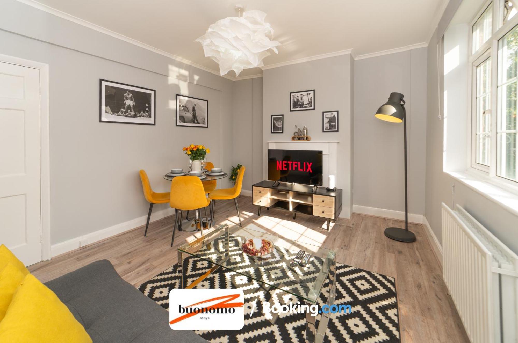 Apartment Two Bedroom By Buonomo Short Lets & Serviced With Balcony