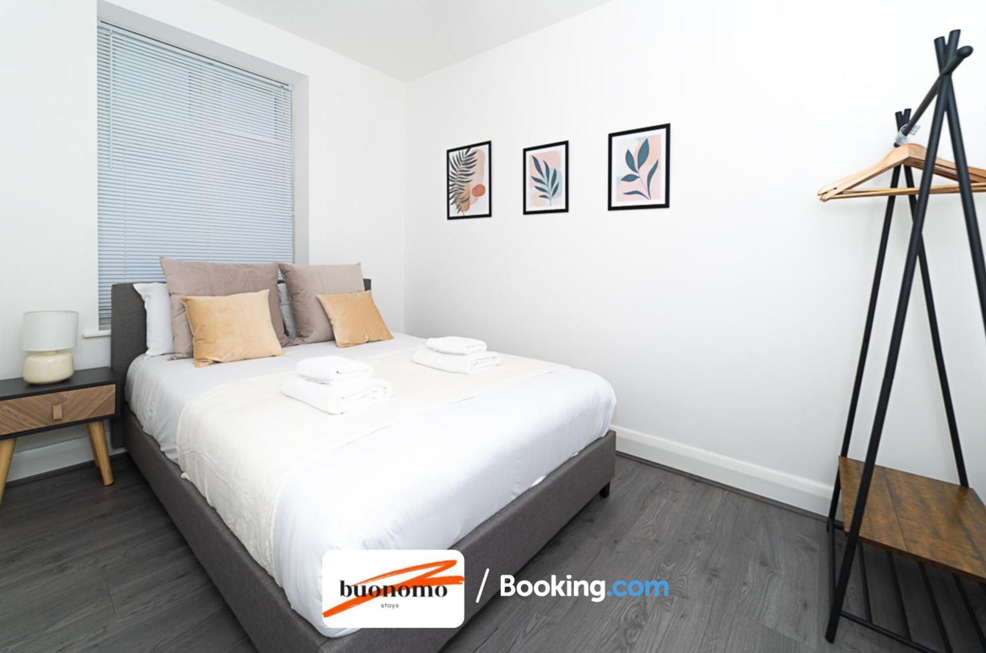 Three Bedroom At Buonomo Short Lets & Serviced With Netflix & Games Apartamento Londres