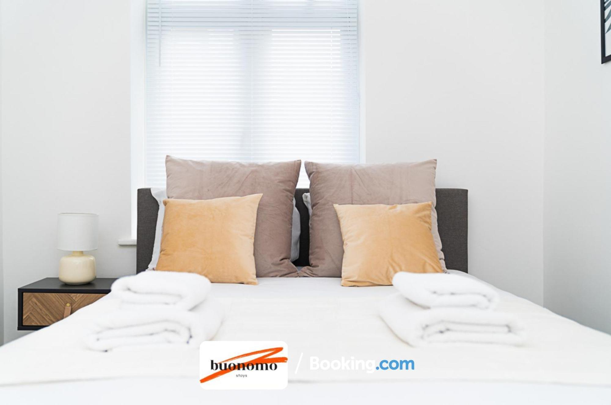 Three Bedroom At Buonomo Short Lets & Serviced With Netflix & Games Apartamento *