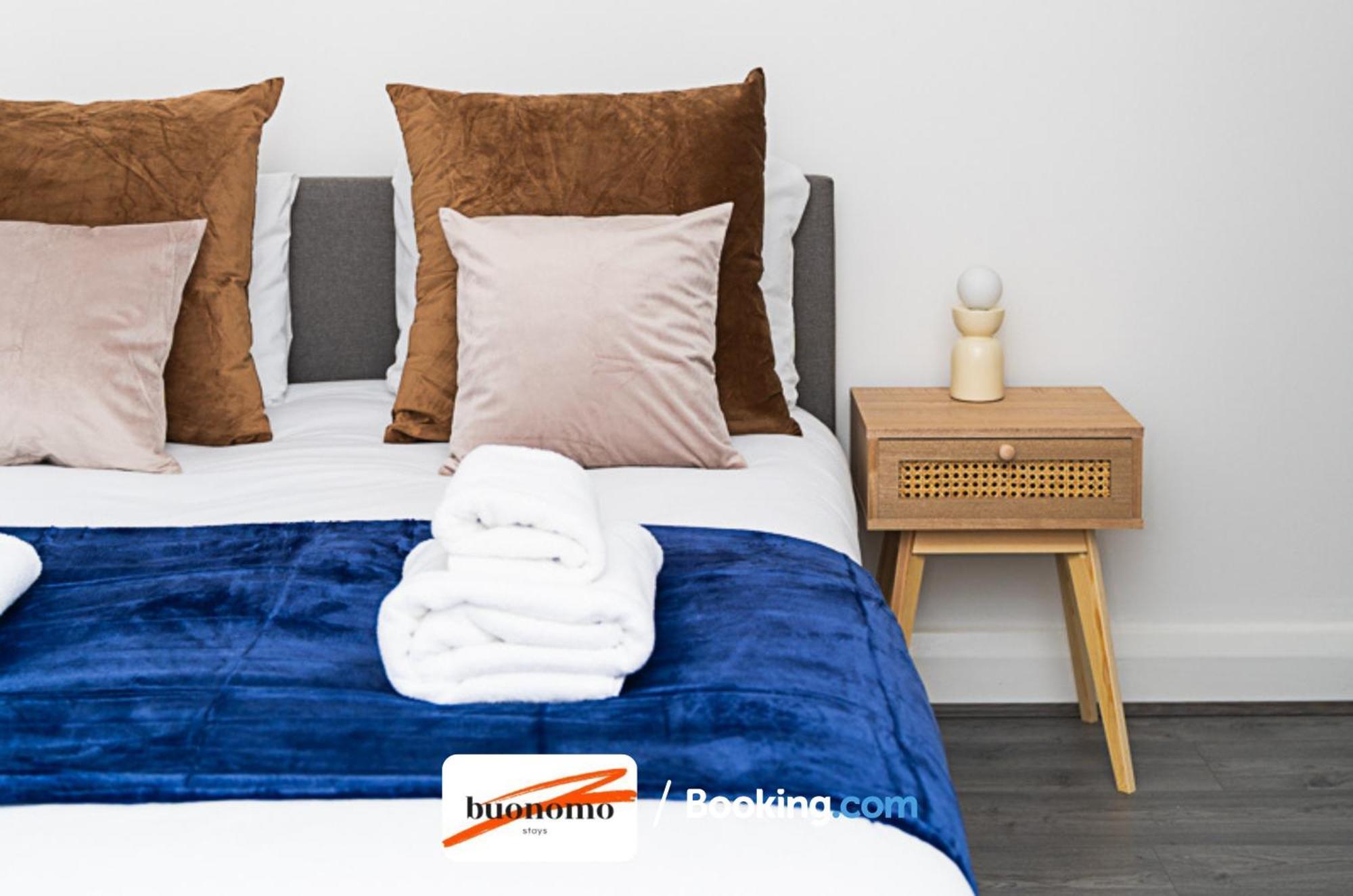 Three Bedroom At Buonomo Short Lets & Serviced With Netflix & Games Apartamento Londres
