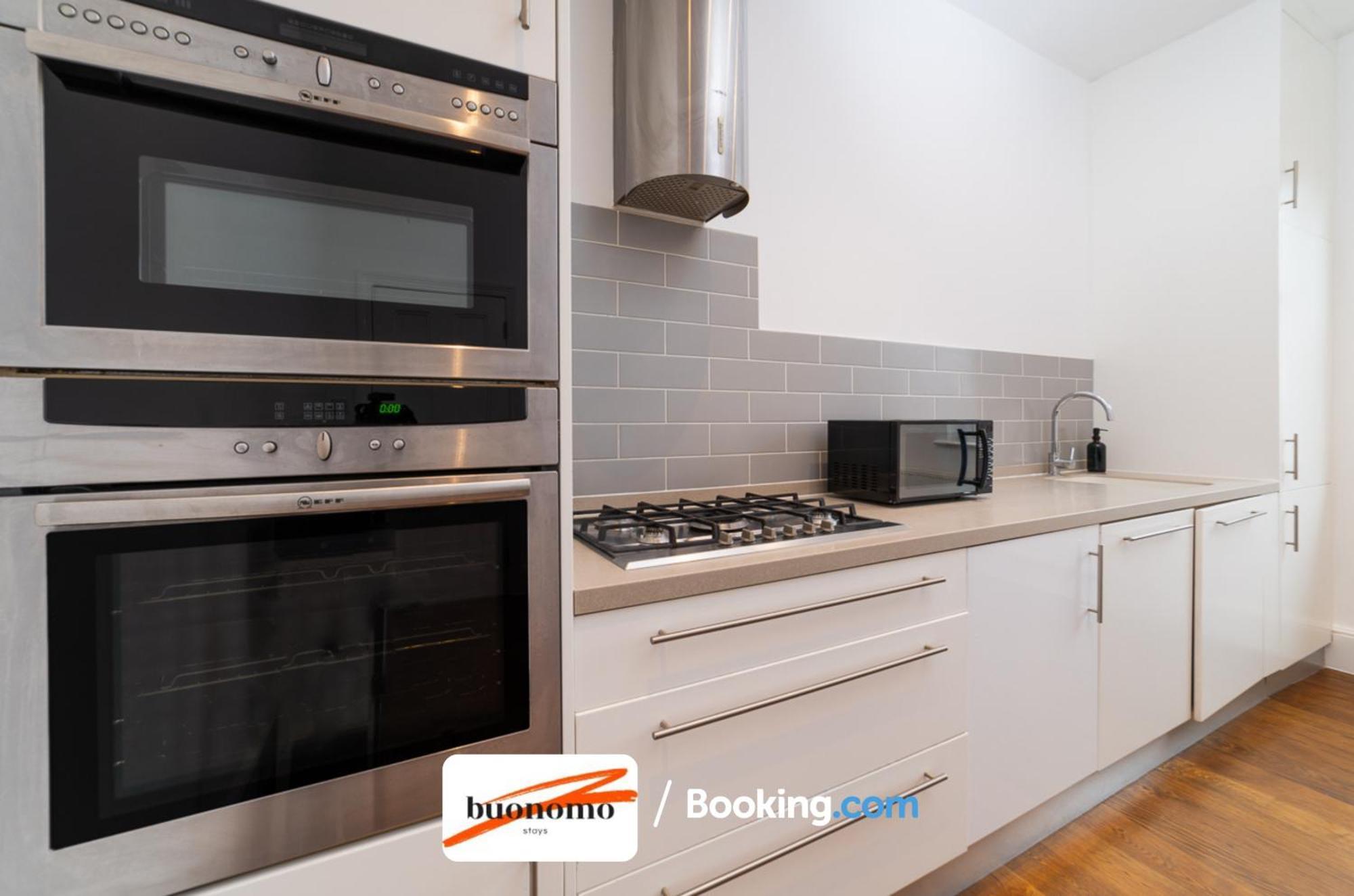 Three Bedroom At Buonomo Short Lets & Serviced Close To Wimbledon Tennis Courts Apartment London