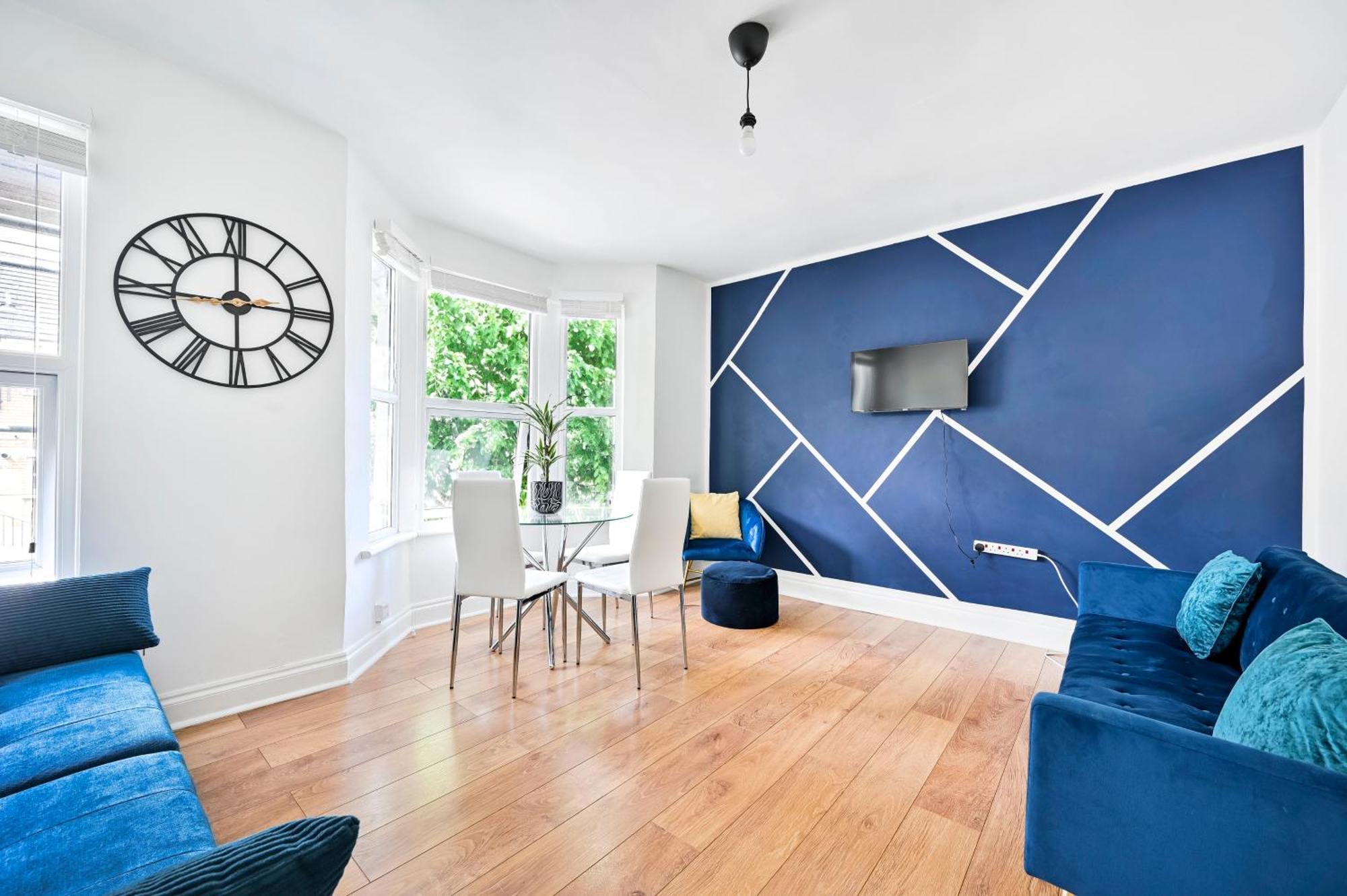 Apartment 2-bed, Sleeps 8 In Leyton E10, Near Stratford London