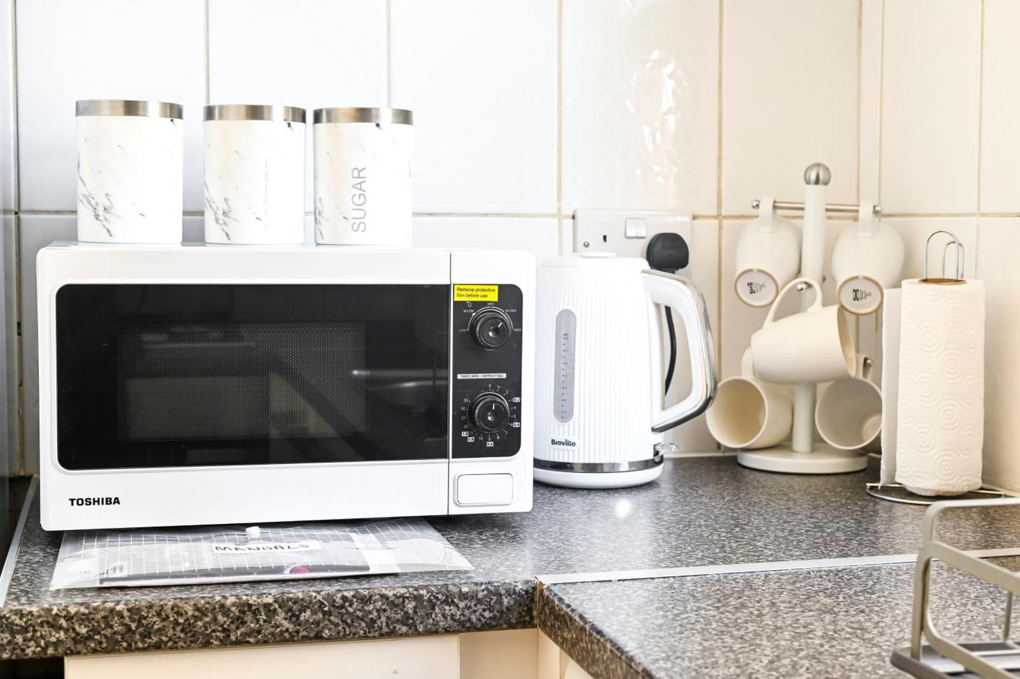 2-bed, Sleeps 8 In Leyton E10, Near Stratford Apartment