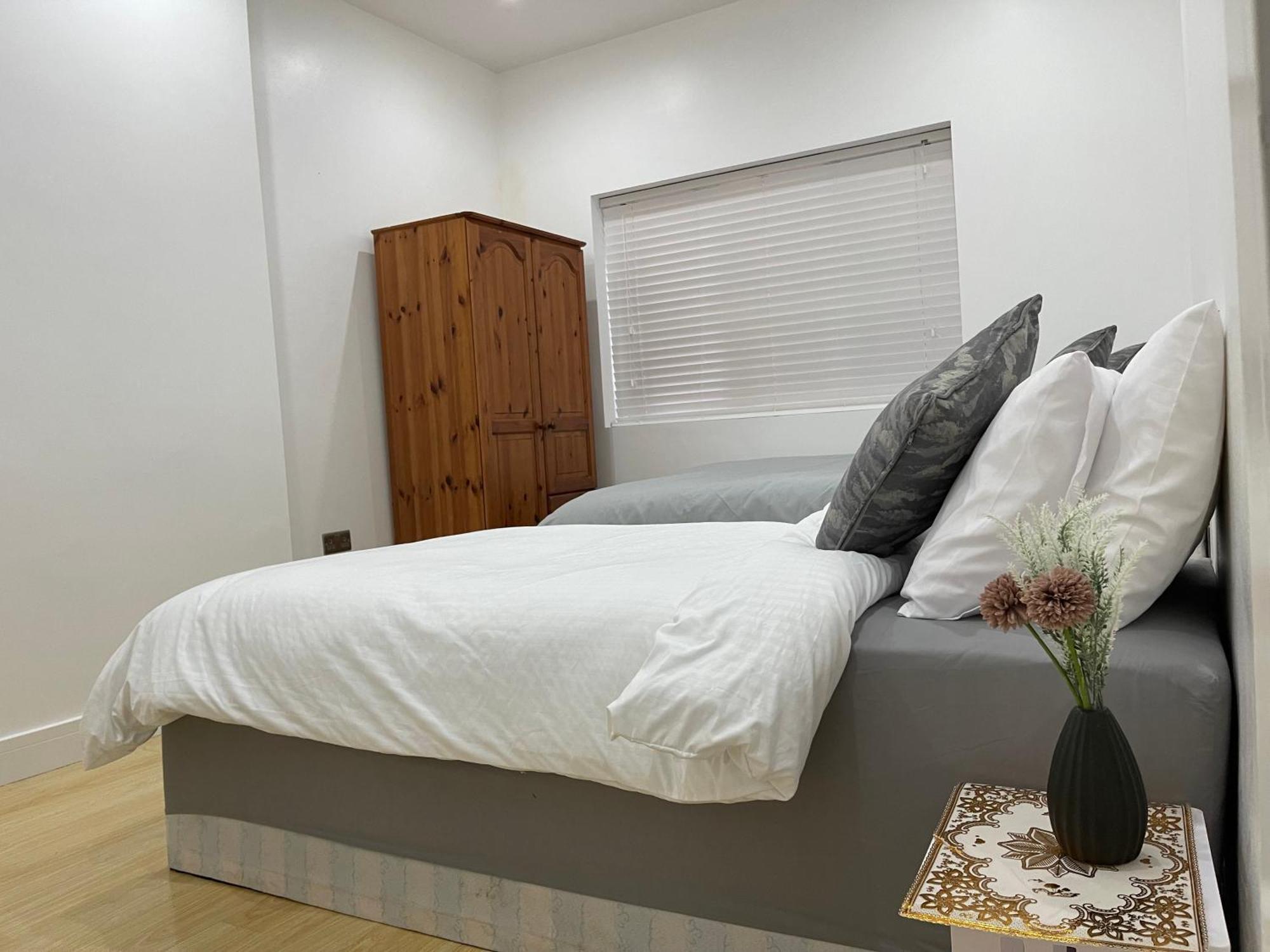 Lonsdale Place Guest house London