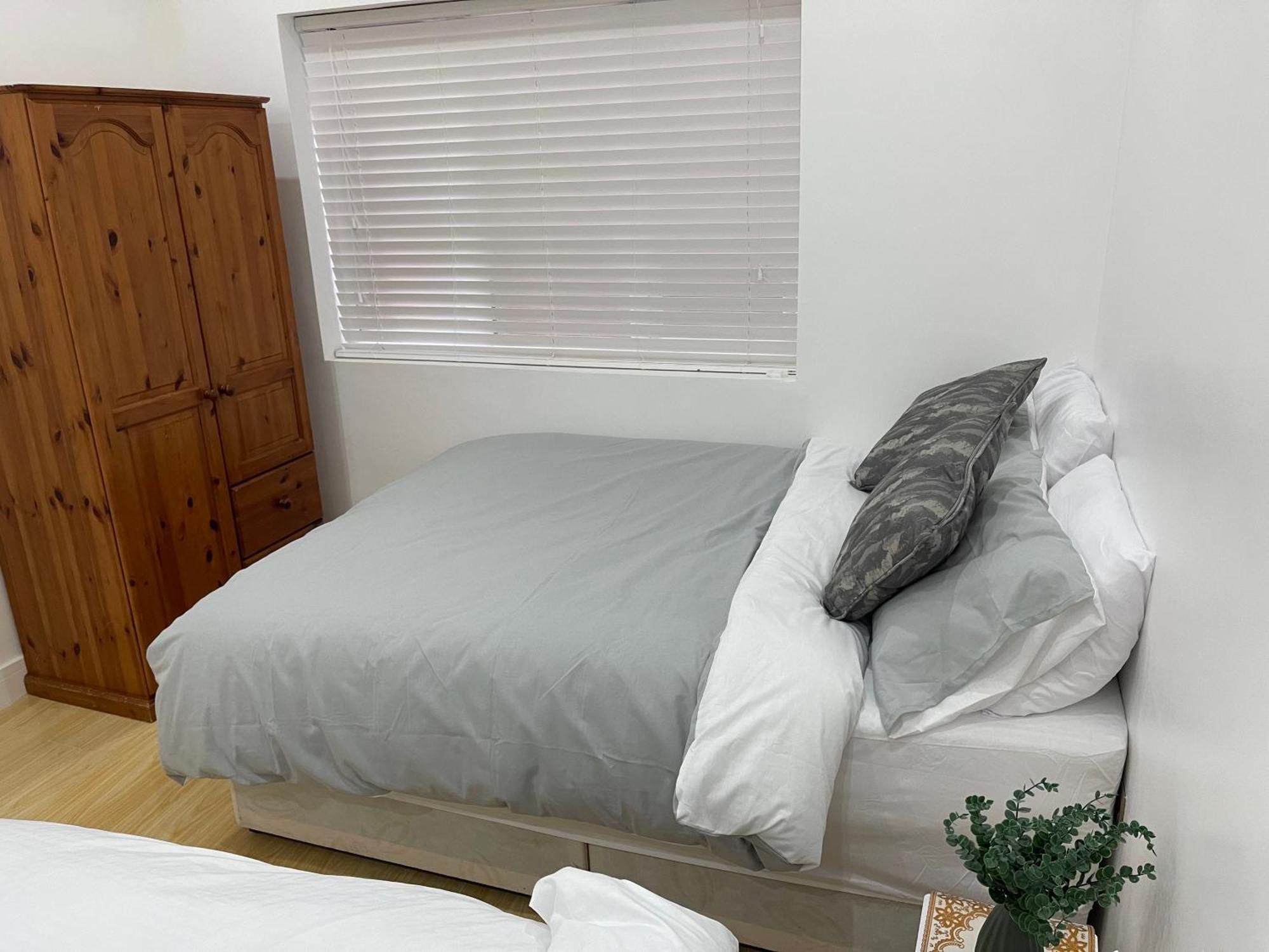 Lonsdale Place Guest house *