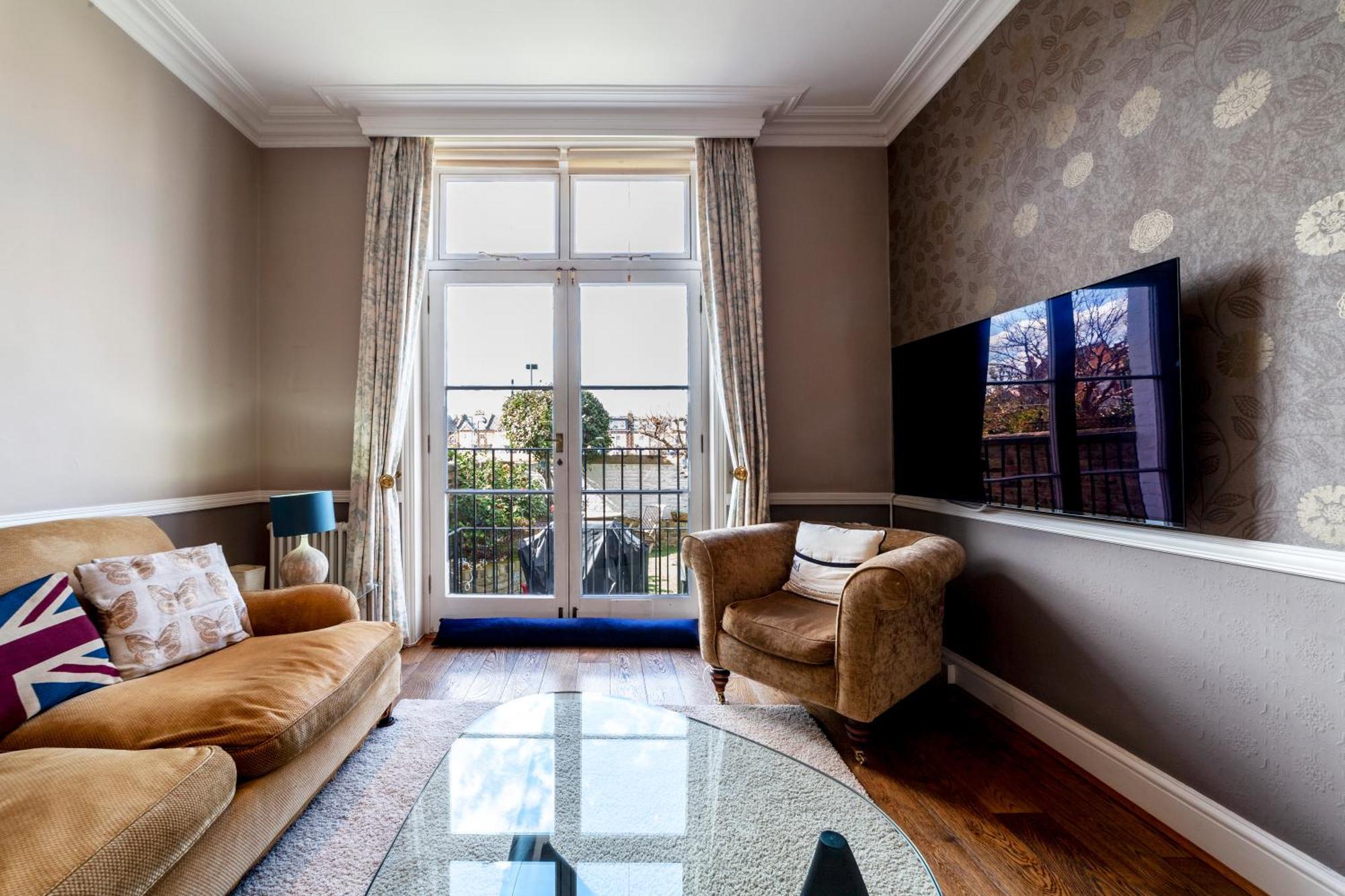 Apartment Spacious 3br 2bh With Garden In West Putney *