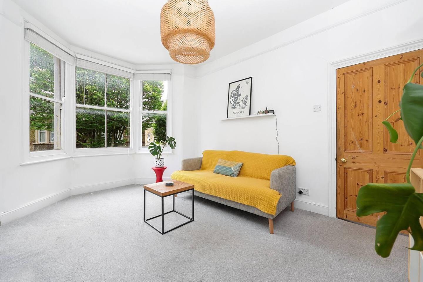 Pass The Keys Centrally Located Stylish Flat Apartment London