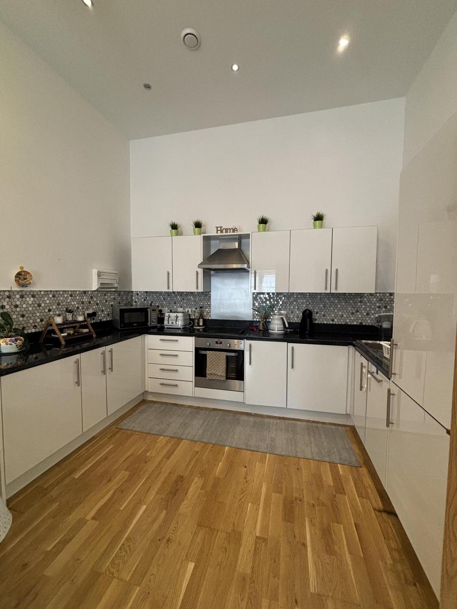 Apartment Captivating 2-bed In London