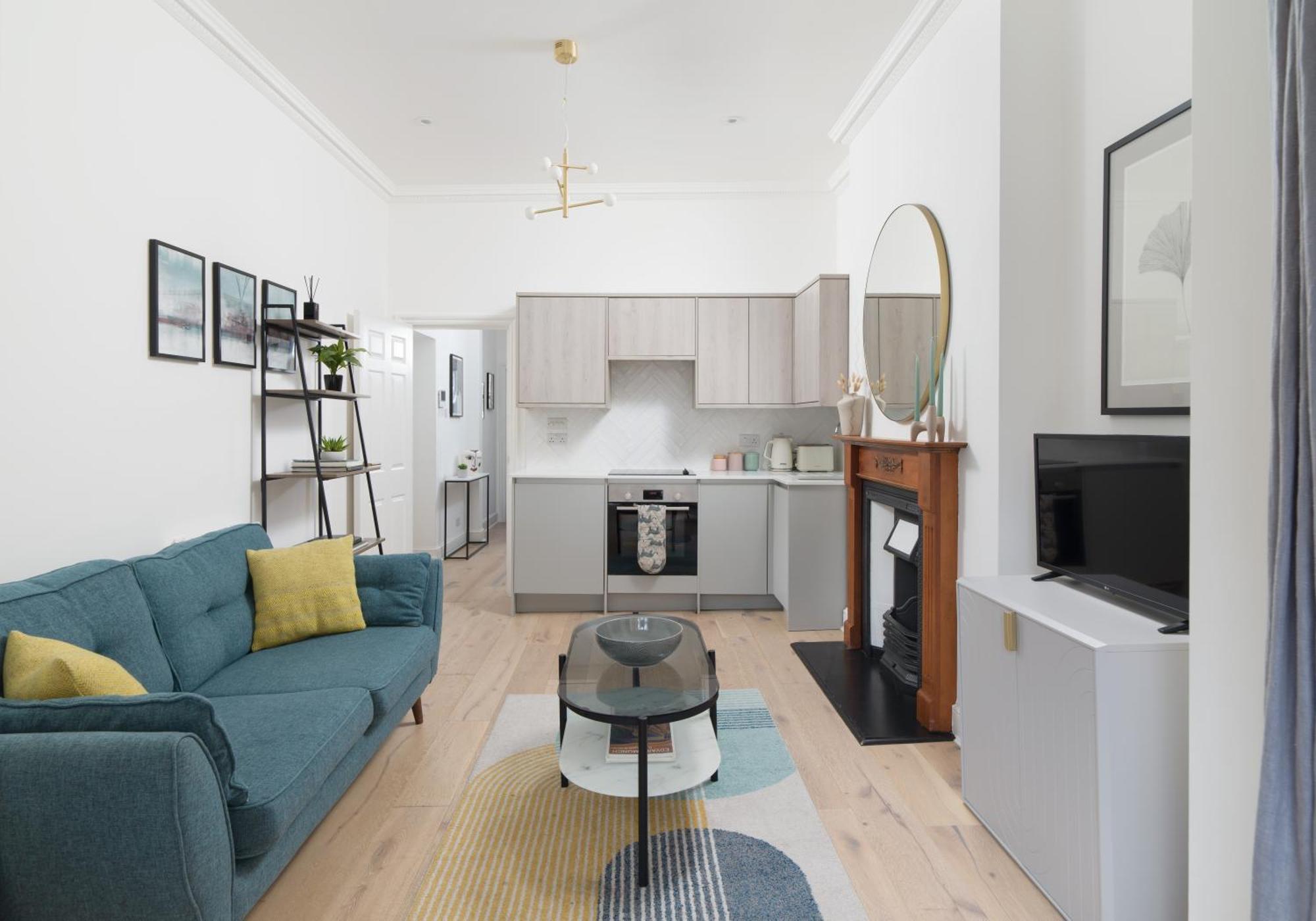 West End, Drury Lane, Modern 3 Bedroom Apt * London