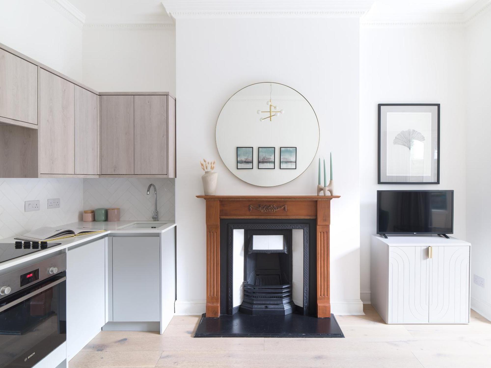 West End, Drury Lane, Modern 3 Bedroom Apt *