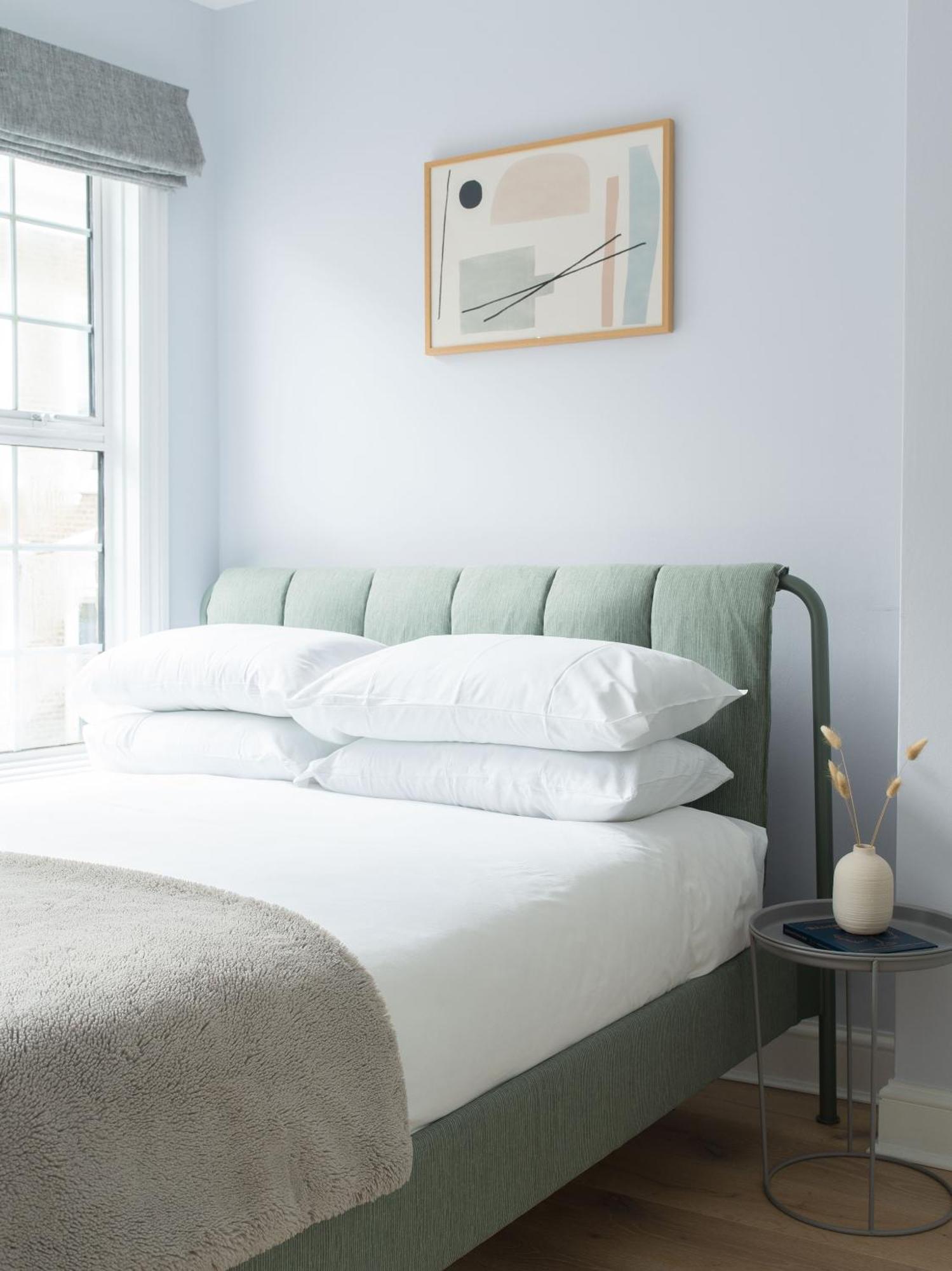 West End, Drury Lane, Modern 3 Bedroom Apt *